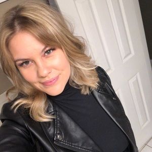 Meet your Posher, Caitlin